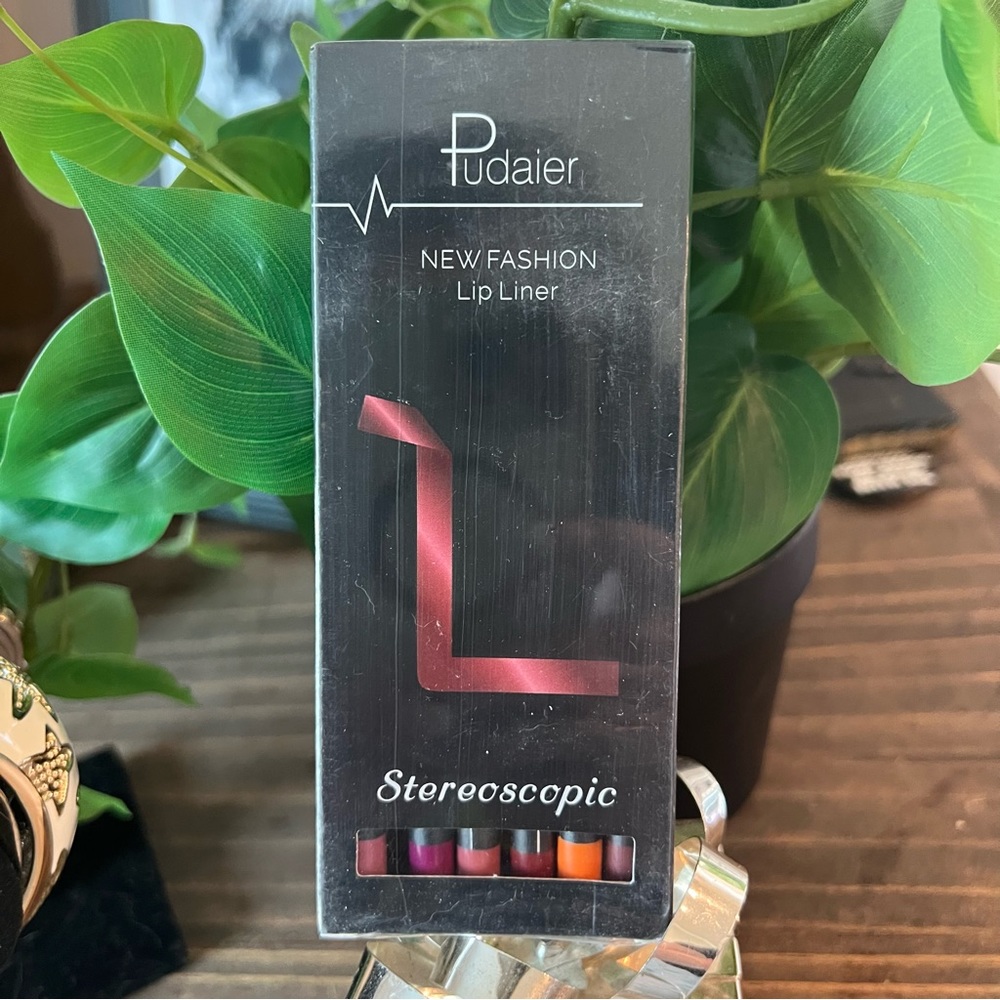 🔥 New Fashion Stereoscopic 3D Lip Liner Set